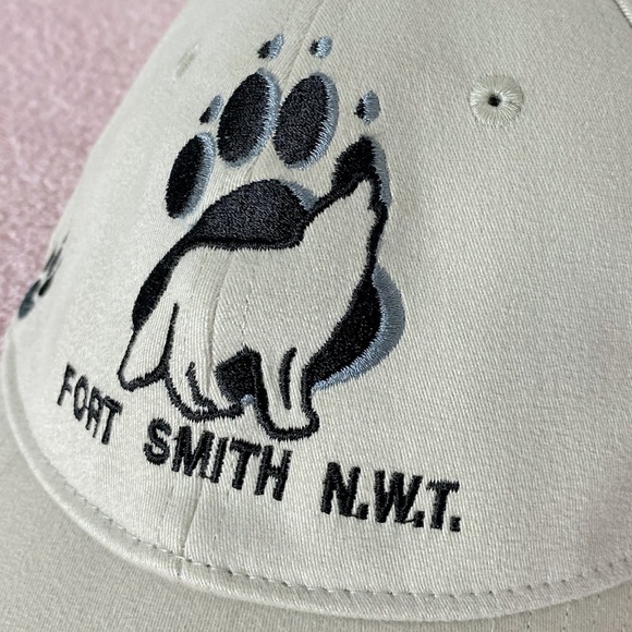 Beige Fort Smith N.W.T Wolf Paw Prints Hat Adult - Picture 3 of 9